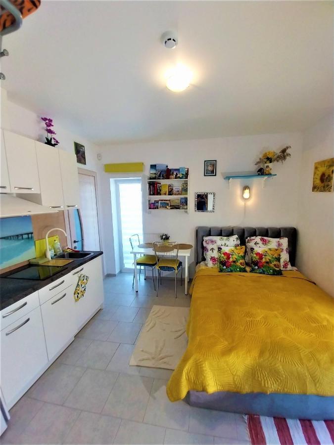 Geltoni apartamentai Palanga Esterno foto